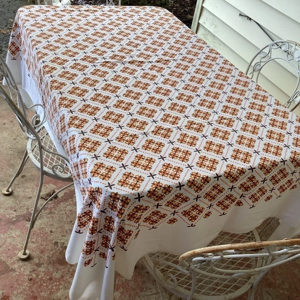 Vintage Tablecloth Linen Tablescapes
